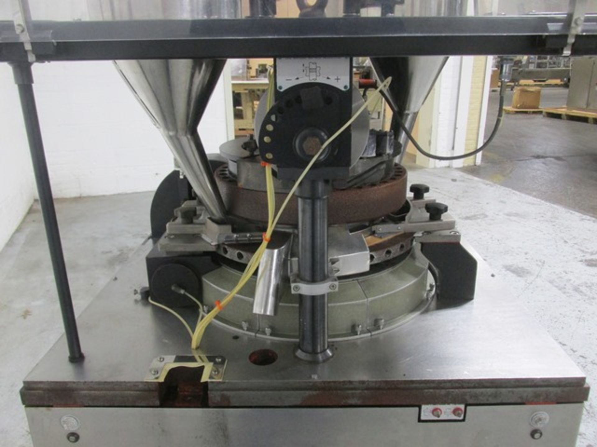 Manesty press rotary tablet press, model BB4, 35 station, 6.5 ton compression pressure, - Image 15 of 18