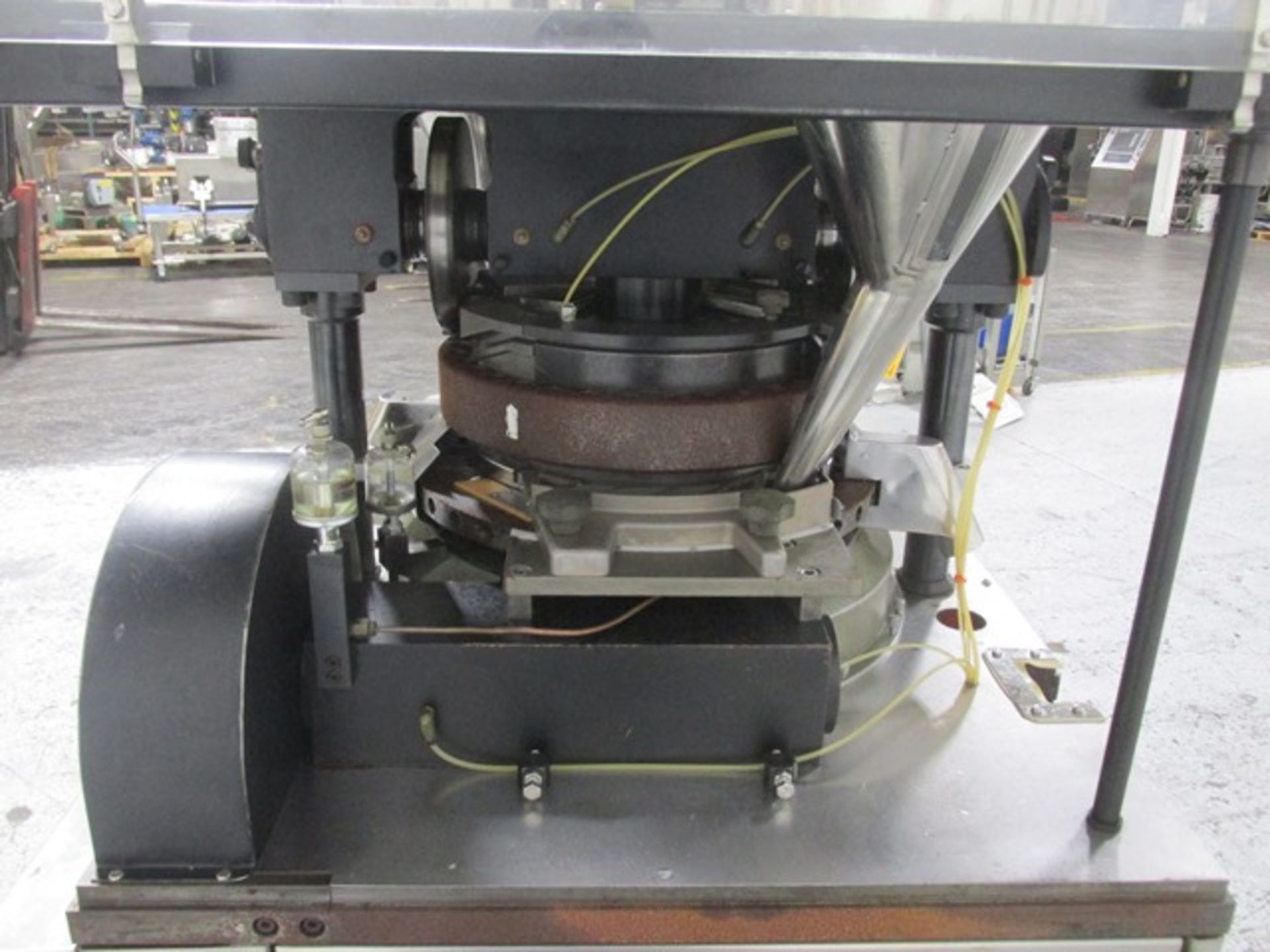 Manesty press rotary tablet press, model BB4, 35 station, 6.5 ton compression pressure, - Image 6 of 18