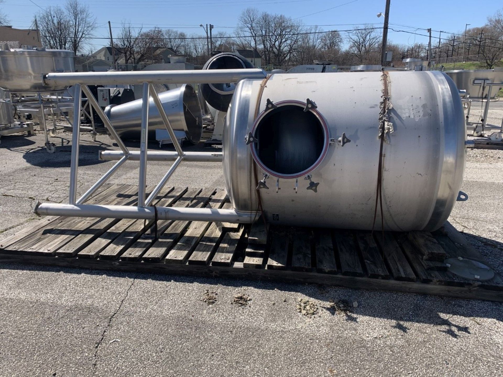 550 gallon Lee receiver tank, model 550DBT, stainless steel construction