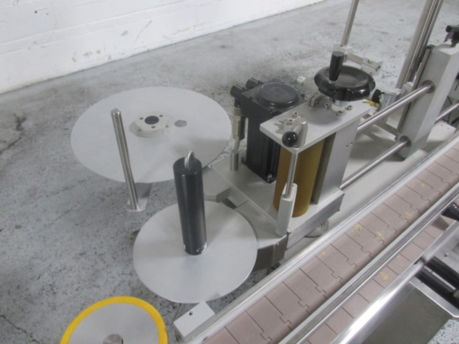 Used New Jersey wrap around labeler, model UNI300V-S007, with Optel vision system, model Optel - Image 6 of 14