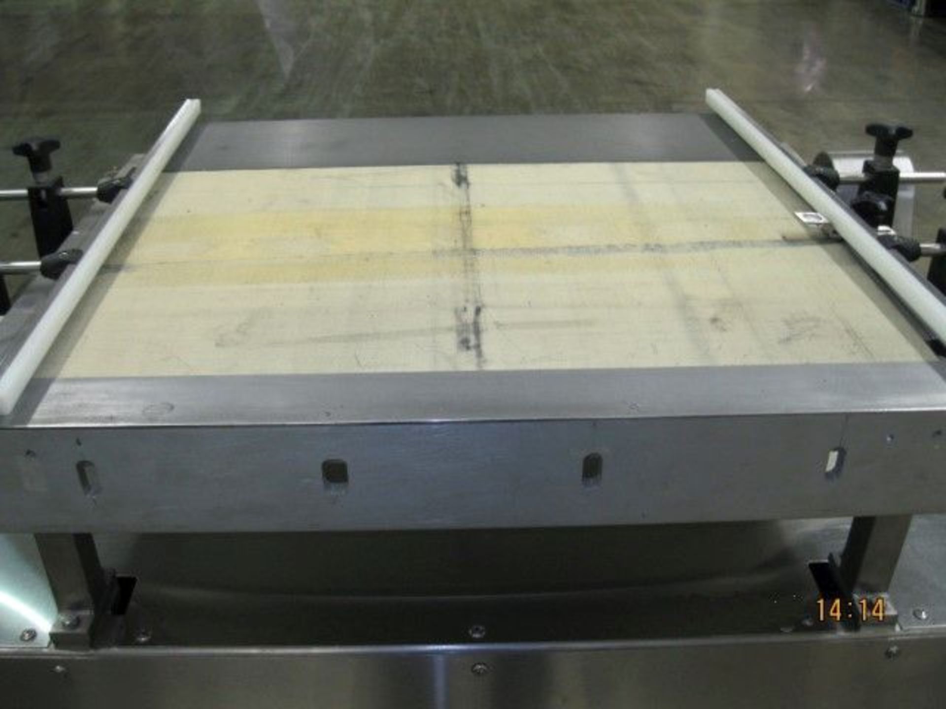 30" wide x 18" long belt conveyor, stainless steel base and sides with motor drive - Image 5 of 5