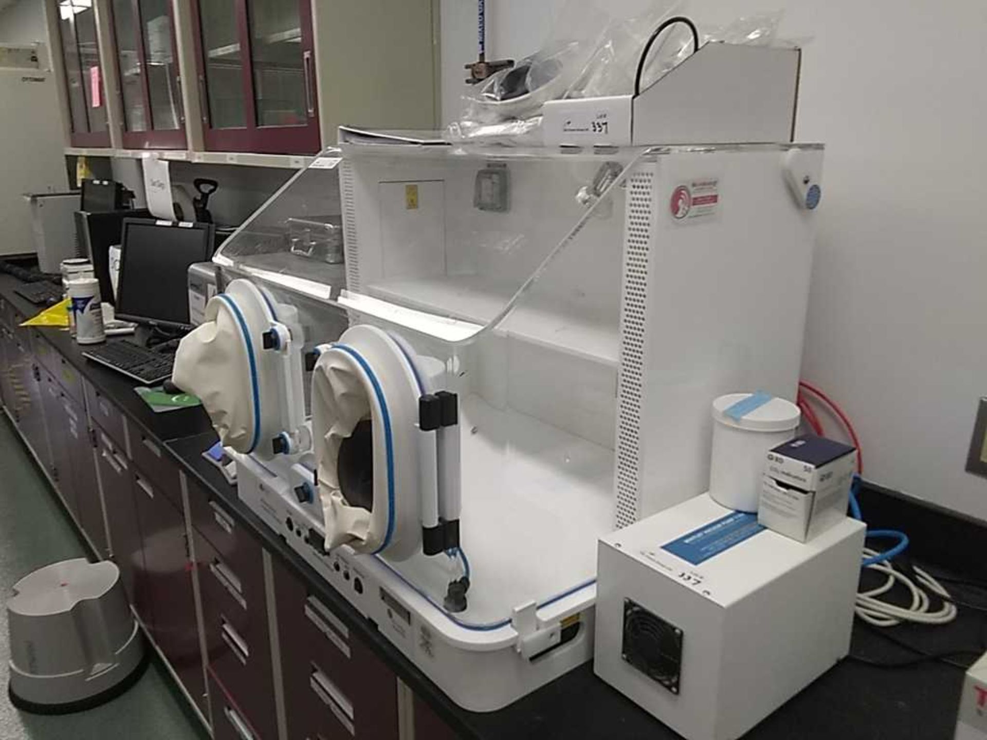 Don Whitley Scientific DG250 Anaerobic Workstation - Image 2 of 4