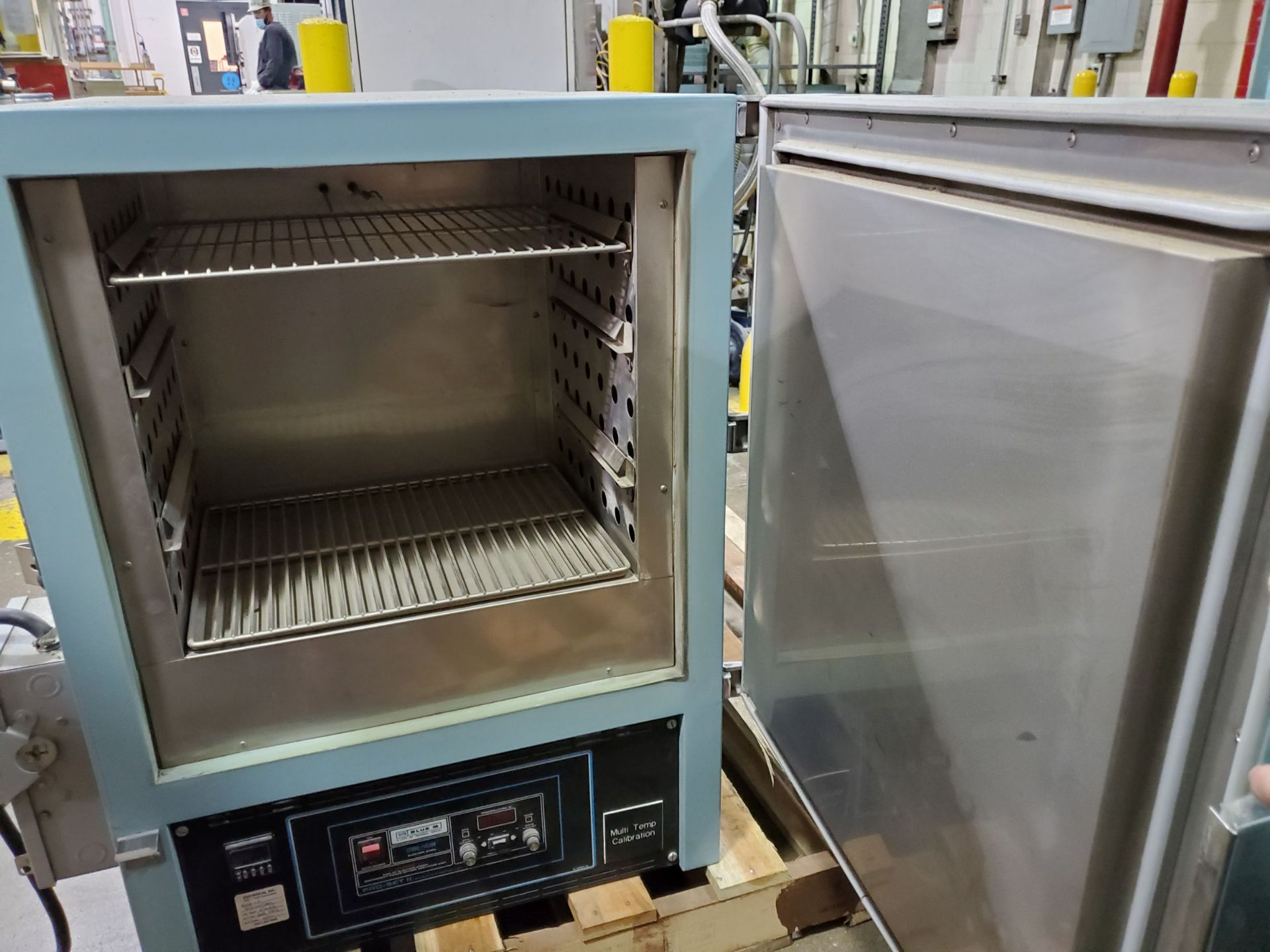 Blue M Lab Oven, Model ESP-400C-5, Serial Number ESP-1569, Temperature Range 38 deg C to 260 deg - Image 4 of 5