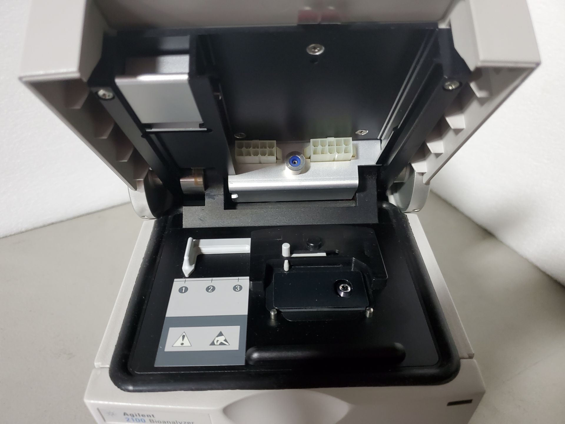 Agilent Bioanalyzer, Model 2100, using the LabChip system, with Bayonet cartridge, 115 volts, - Image 3 of 6