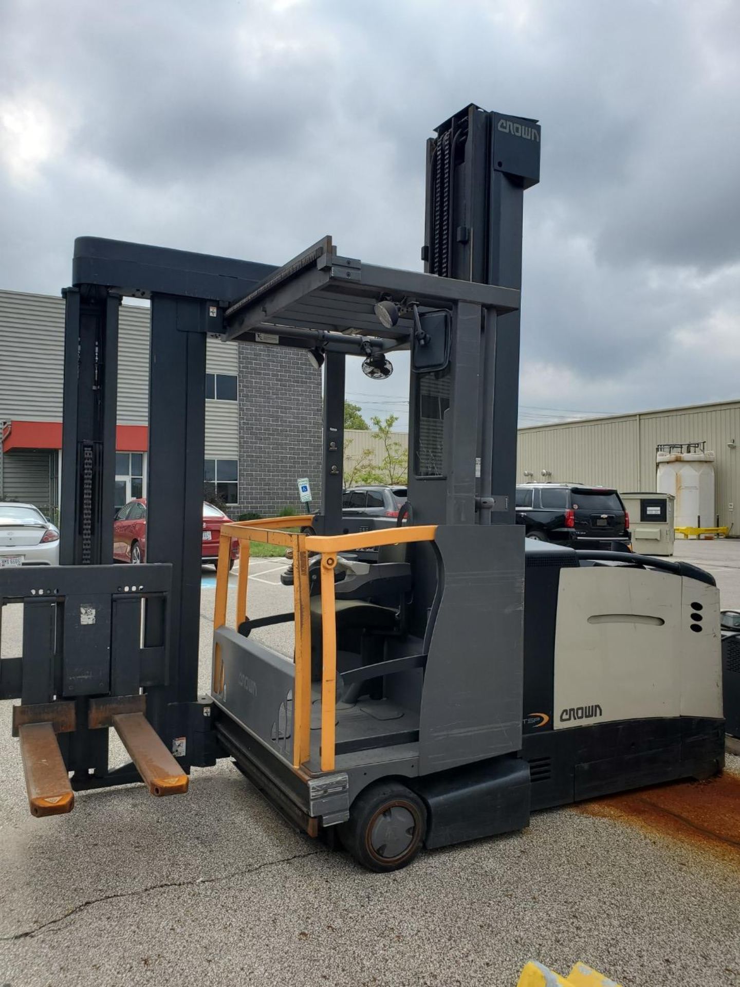 Crown TSP 6000 series Turret Stock Picker / Lift Truck - Image 3 of 7