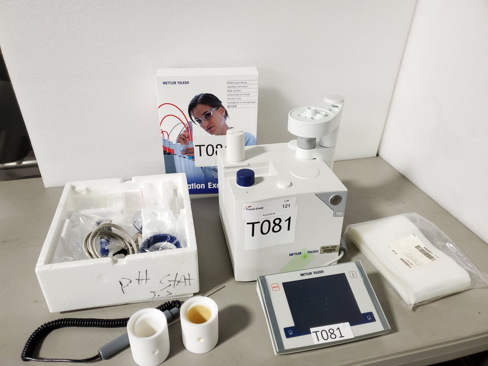 Mettler Toledo Titrator, type T50, with interface and components