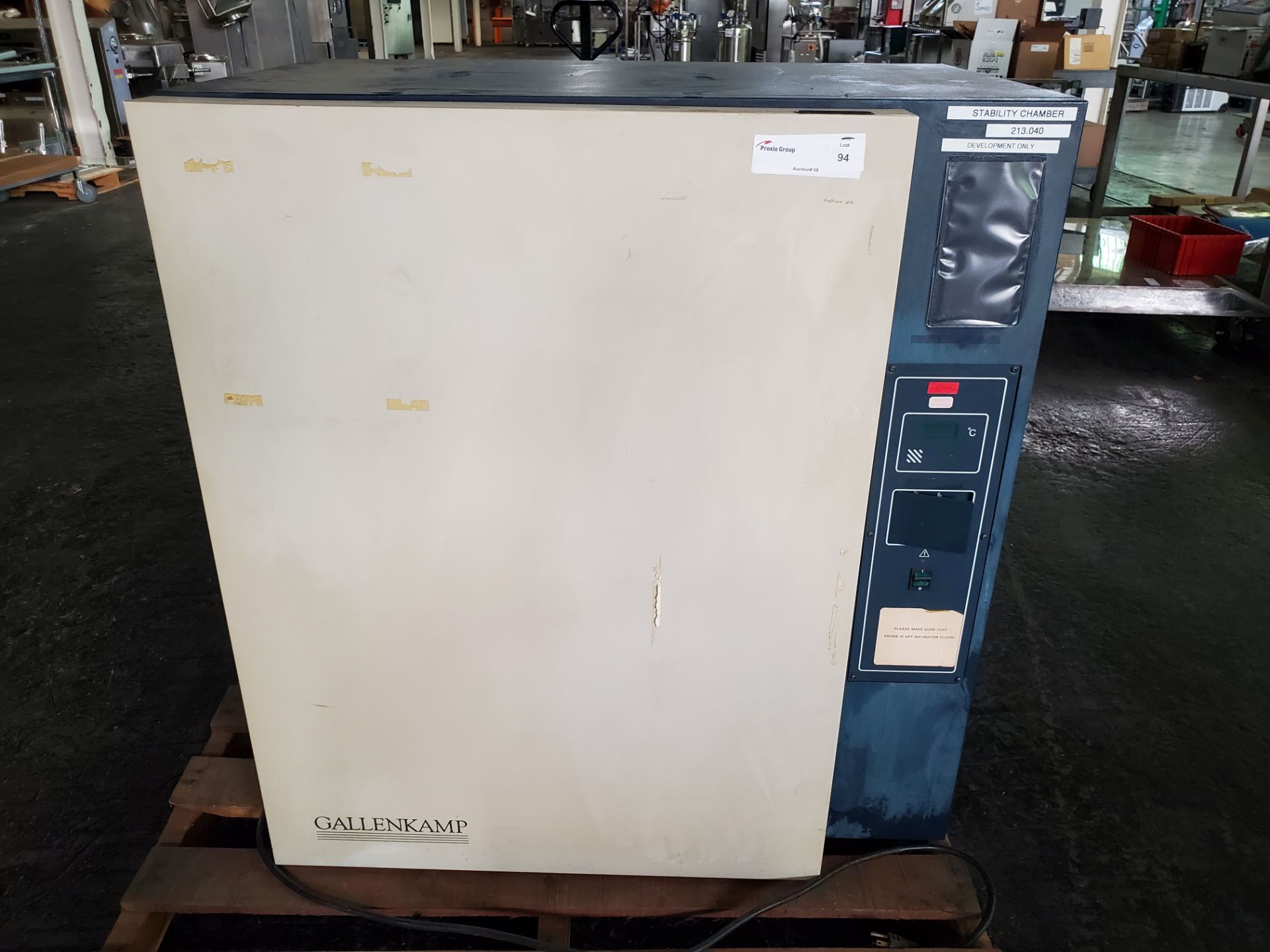 Gallenkamp Oven, catalog# INC.100.330A, 560 watts, 115 volts, serial# SG91/10/762.