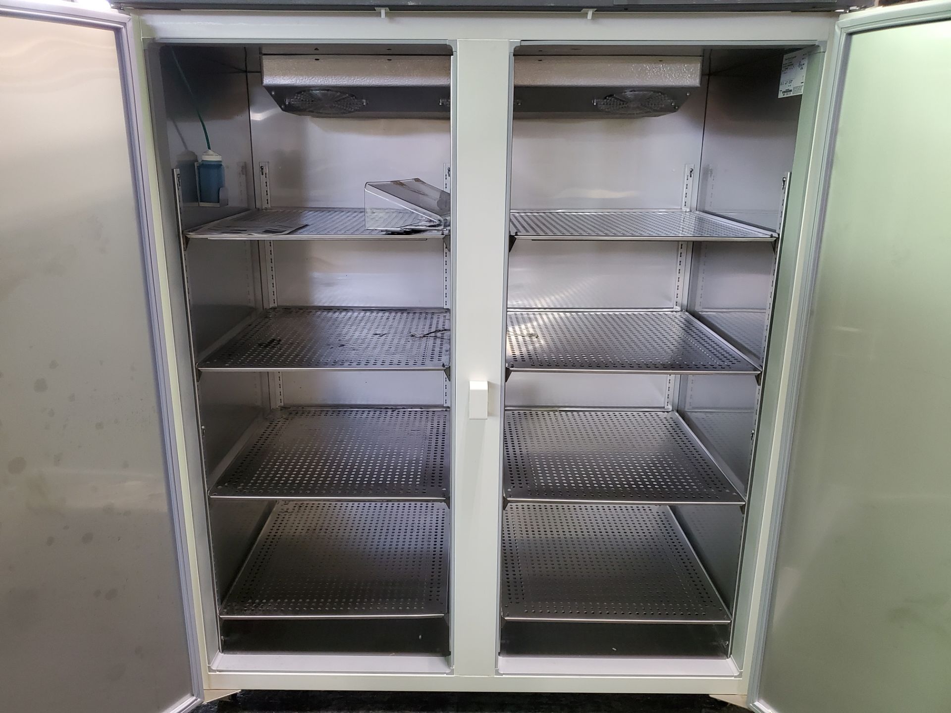 Revco/Thermo Electron Freezer, model REL5004A21, 53" wide x 25"deep x 53" high chamber, R134a - Image 5 of 7