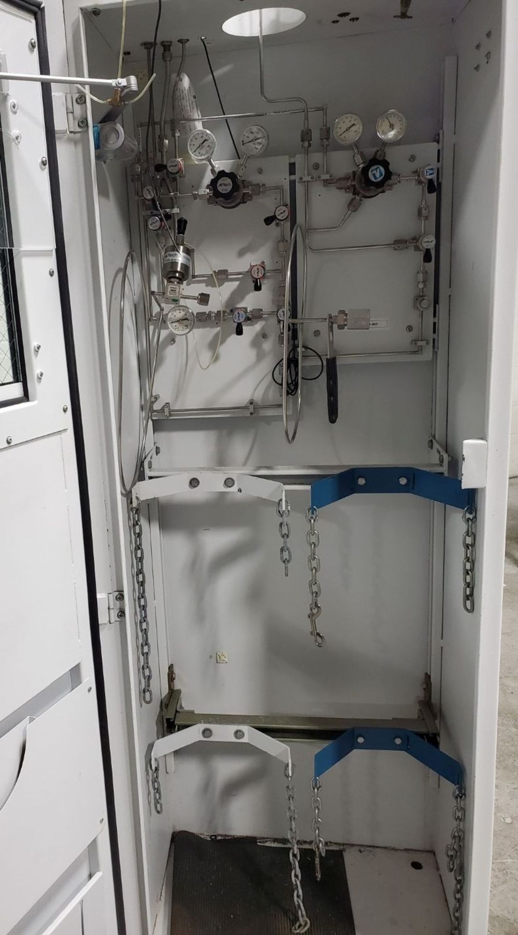 Air Liquide Gas Canister Cabinet - Image 3 of 3