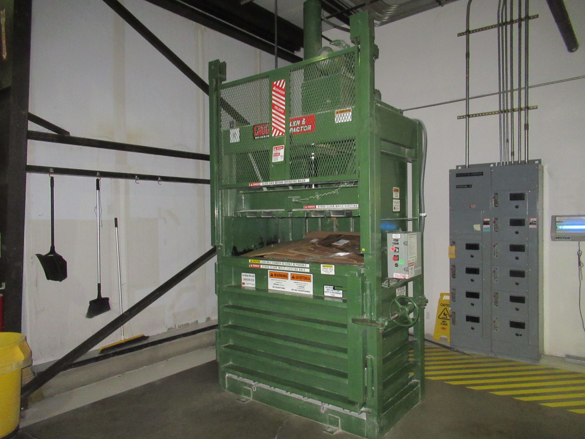 Hydraulic Baler - Image 2 of 4