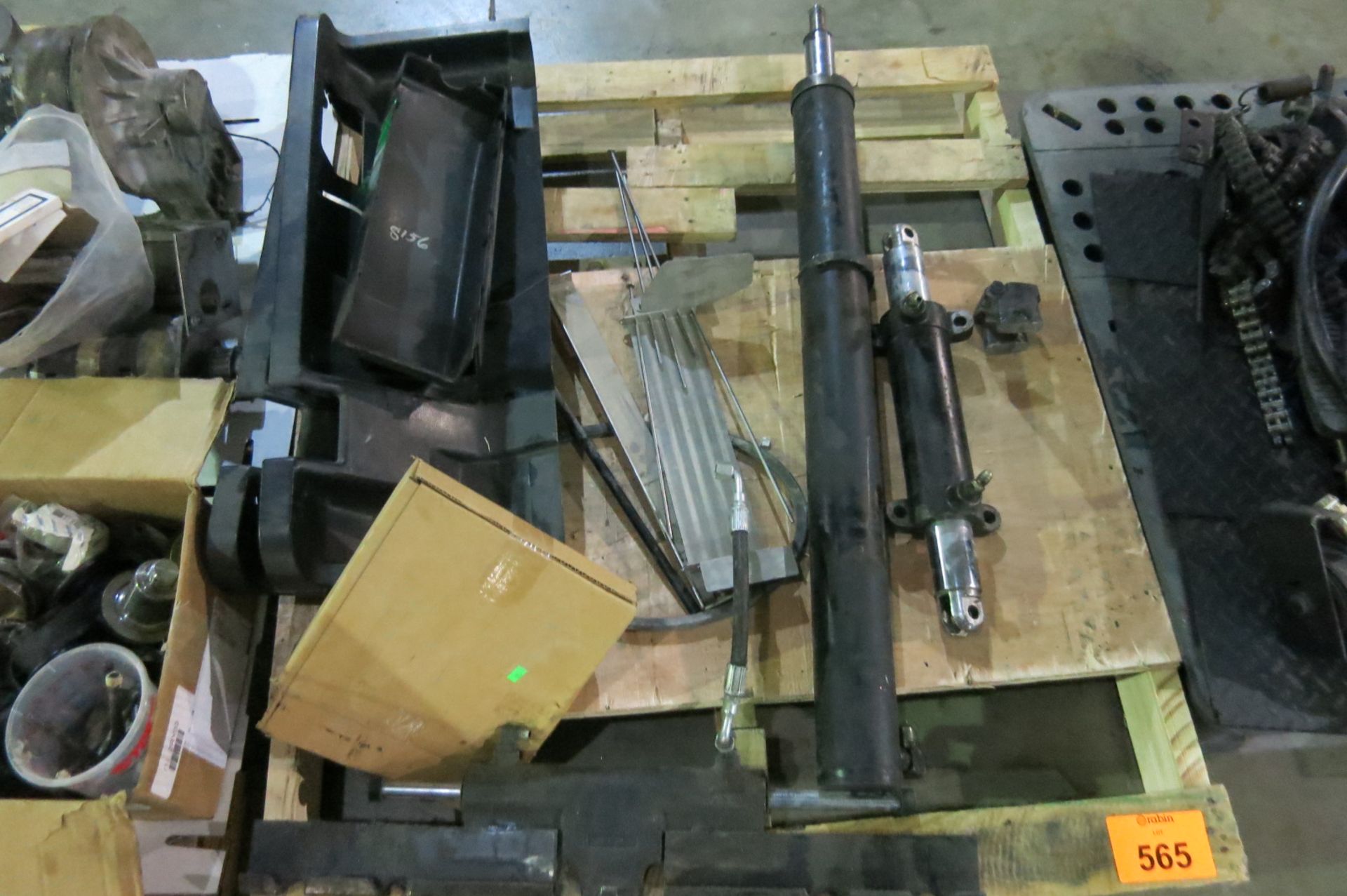 Forklift Parts - Image 3 of 5