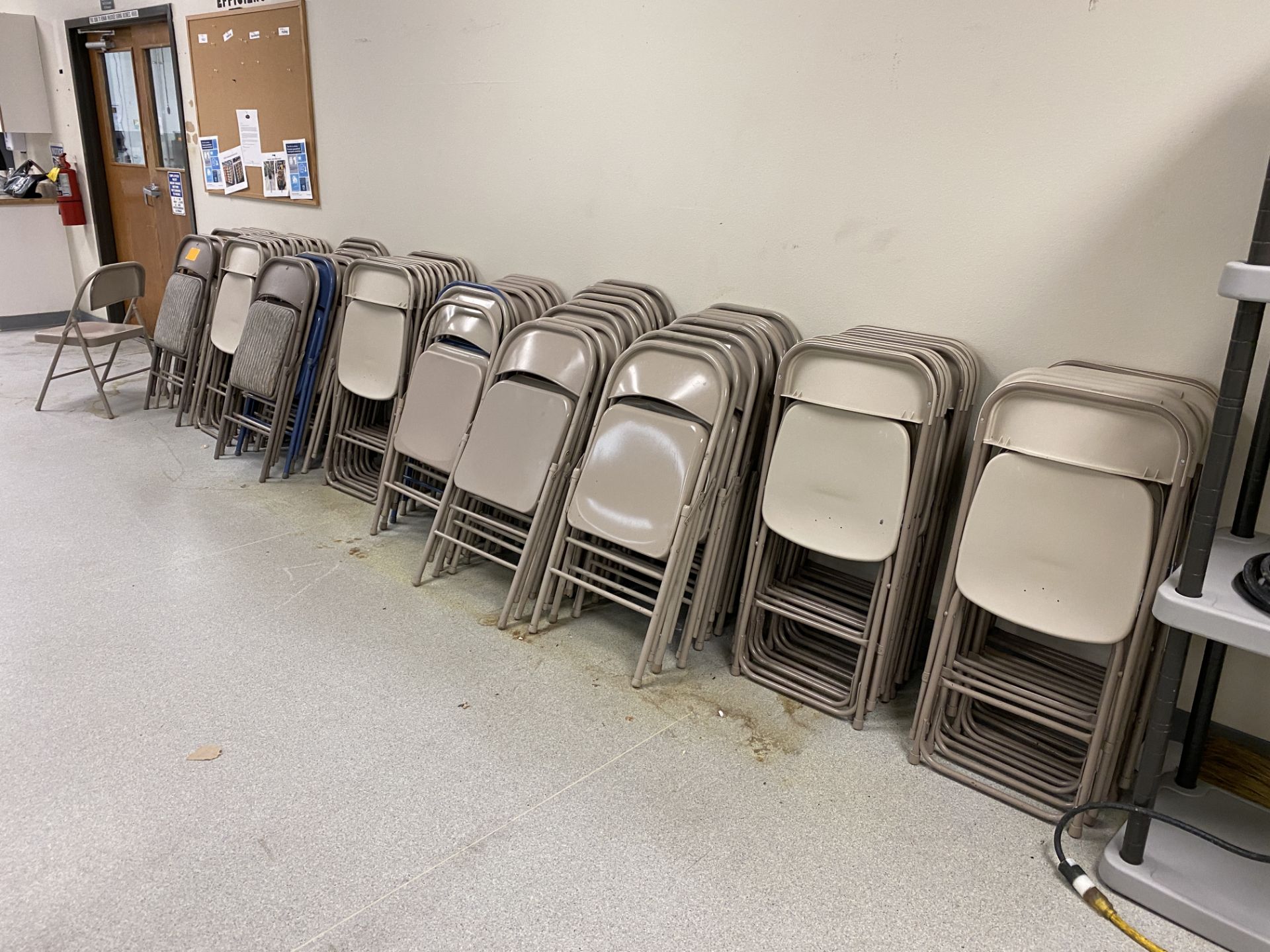 [LOT] (45) Folding chairs [Rigging Fee: $50]