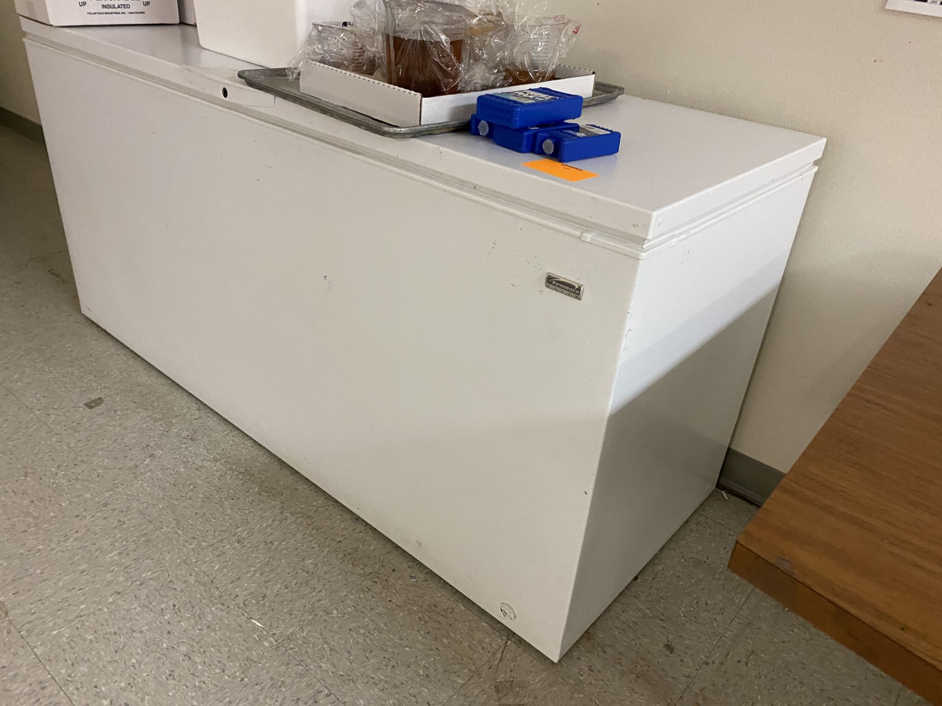 [LOT] (1) Kenmore chest freezer plus (1) refrigerator [Rigging Fee: $50]
