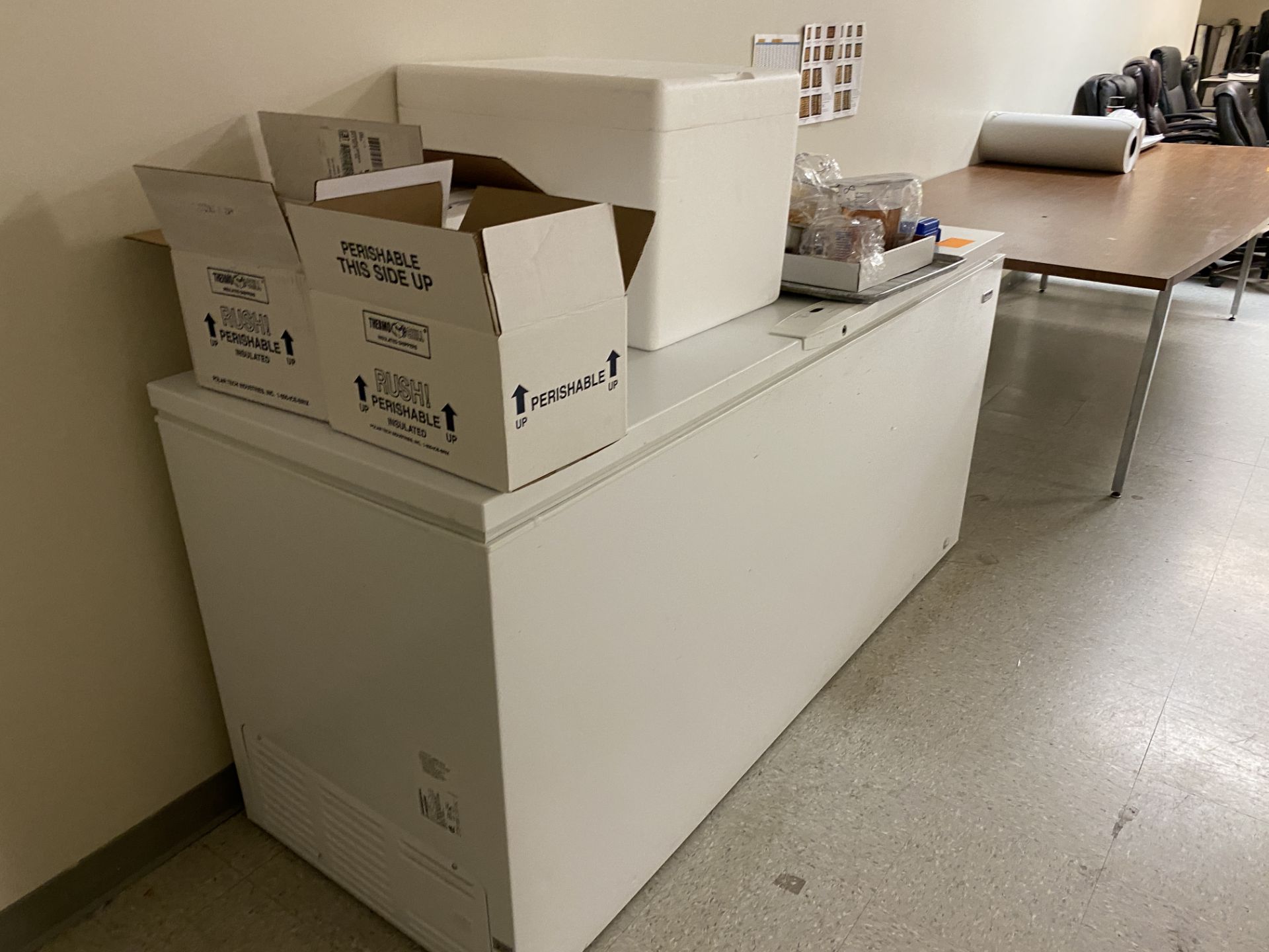 [LOT] (1) Kenmore chest freezer plus (1) refrigerator [Rigging Fee: $50] - Image 2 of 3