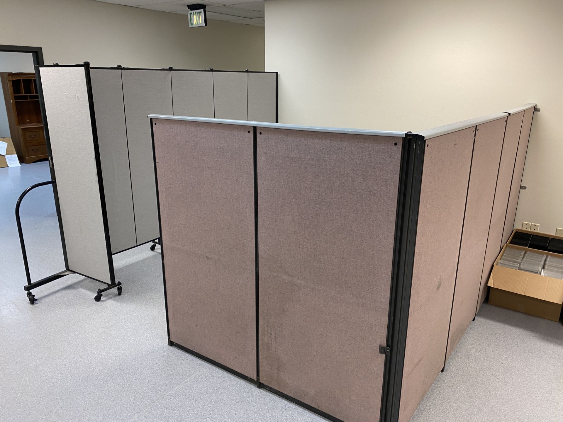 [LOT] (2) L-type Modular partitions [Rigging Fee: $100]