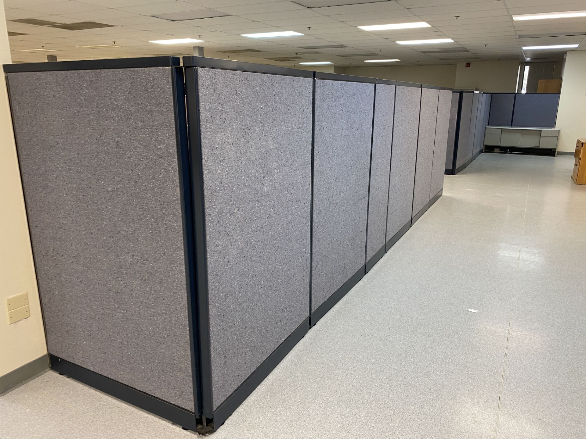 [LOT] (2) L-type Modular partitions [Rigging Fee: $100]