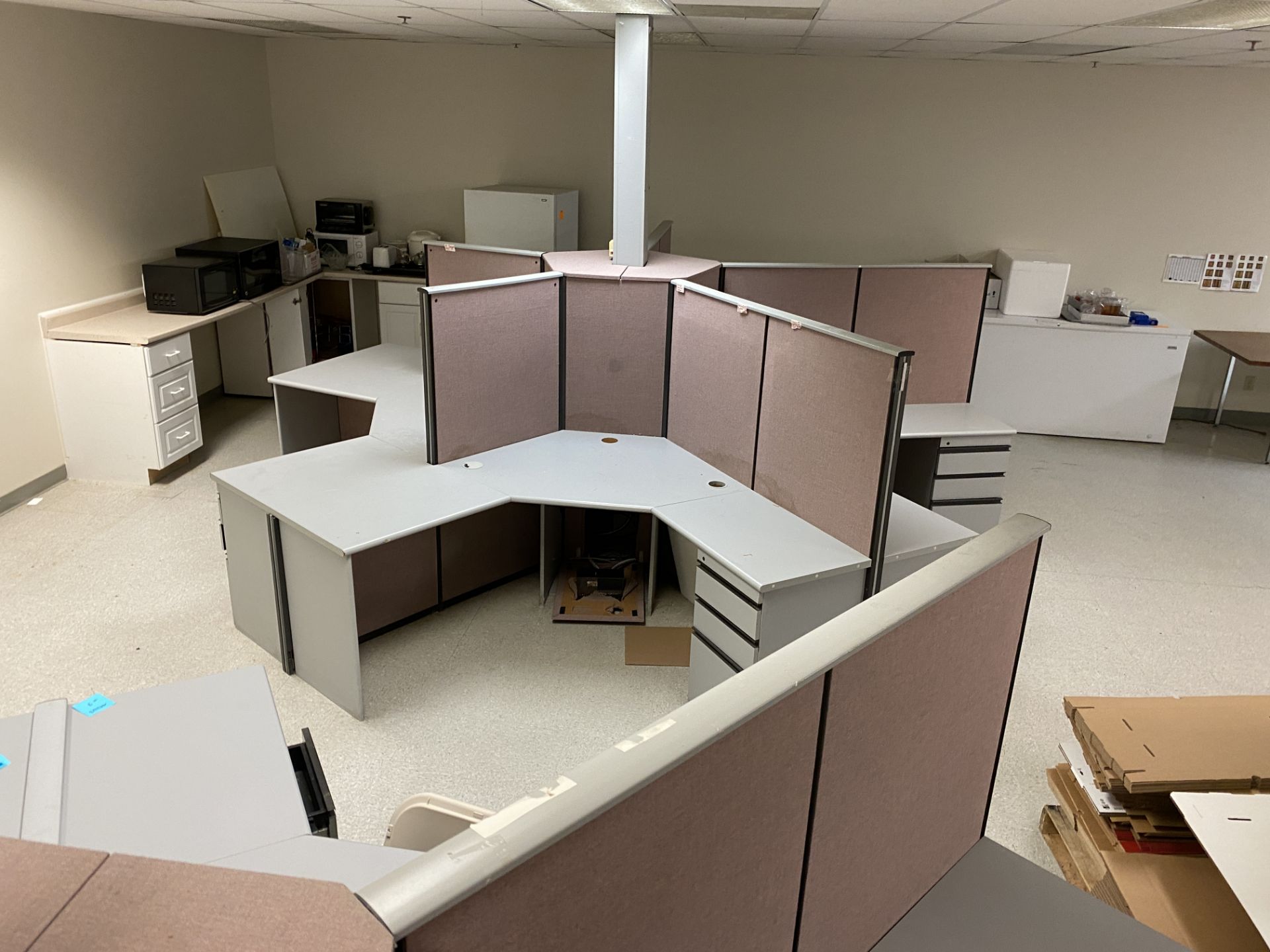 [LOT] (5) Octagonal workstation with desks, drawers as shown and each ...