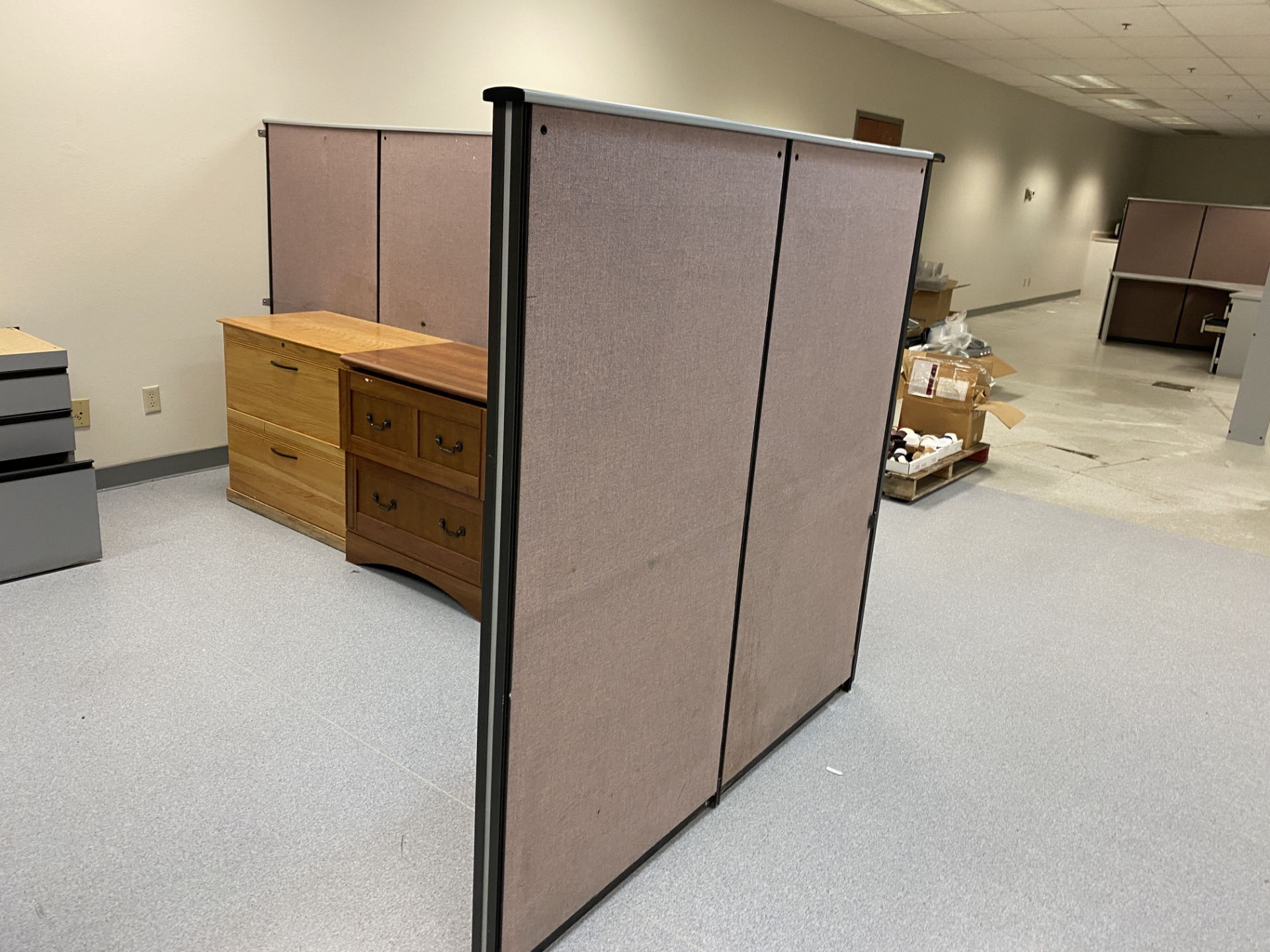 [LOT] (2) L-type Modular partitions [Rigging Fee: $100] - Image 3 of 3