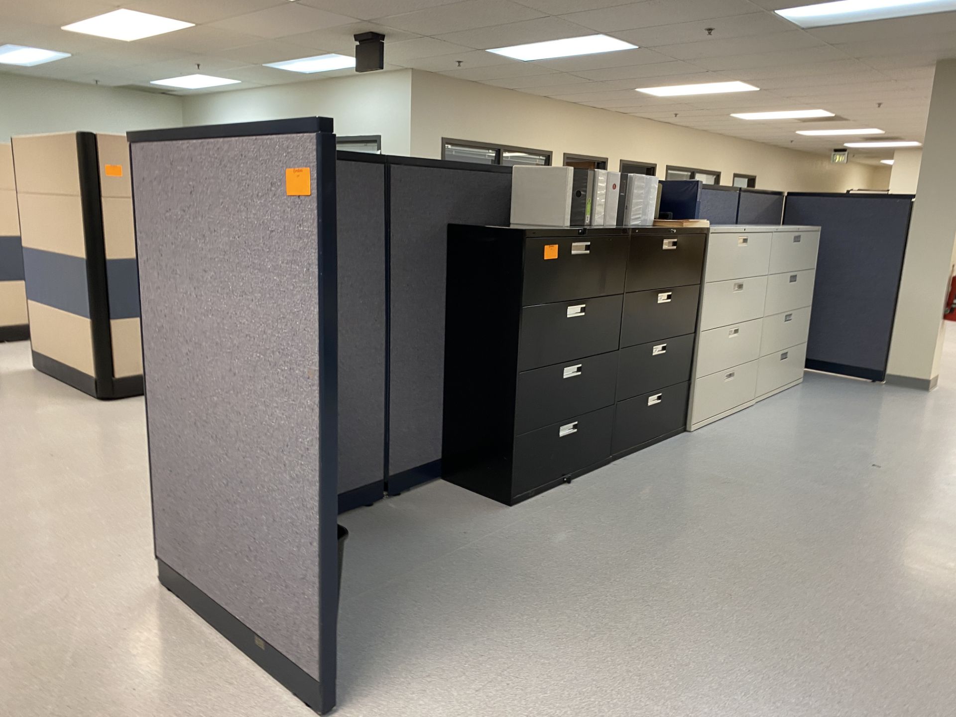 [LOT] (2) L-type Modular partitions [Rigging Fee: $100] - Image 2 of 4