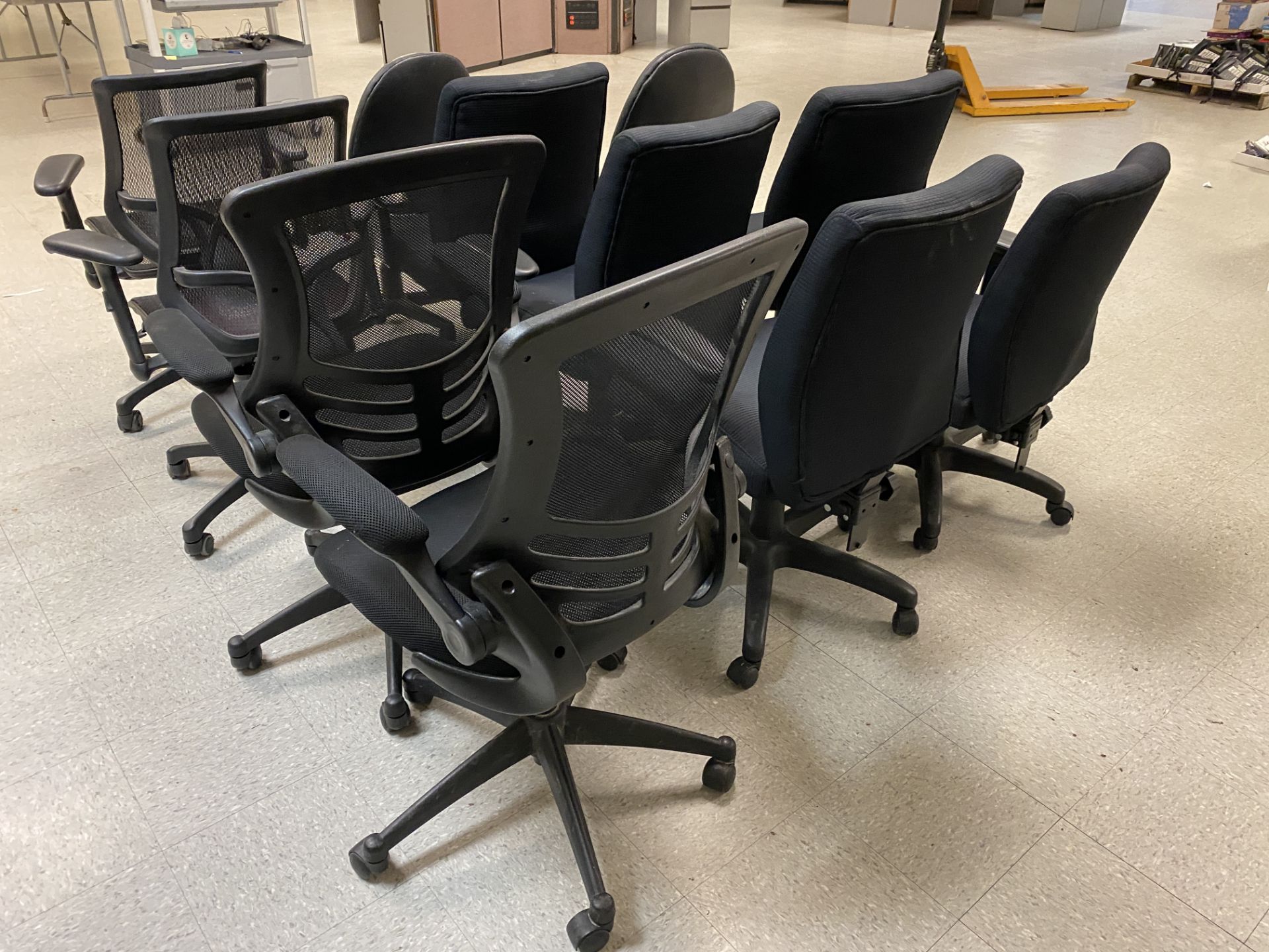 [LOT] (17) Office chairs [Rigging Fee: $30] - Image 2 of 3