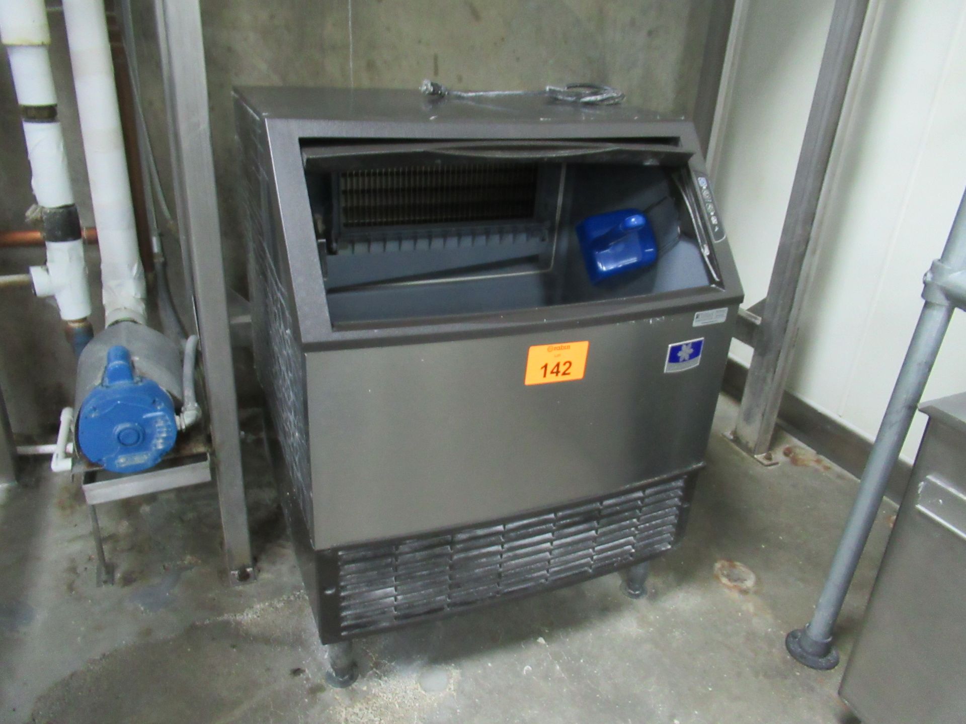 Ice Maker - Image 3 of 4
