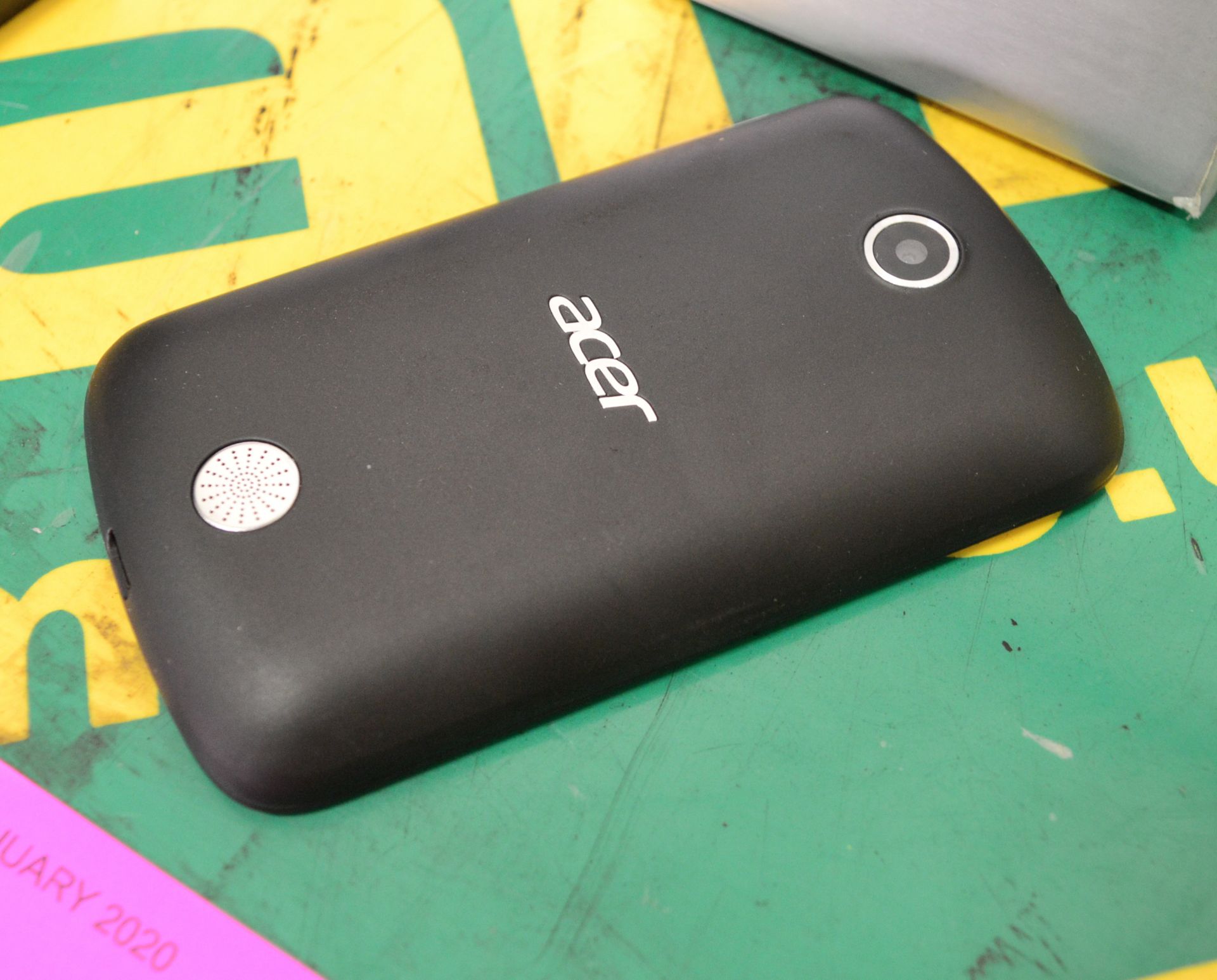 Acer Liquid Z2 Duo Mobile Phone with Battery & Charger. - Image 2 of 2