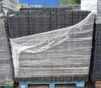 1x Pallet Plastic Flooring Panels 330 x 330mm - Approx 300