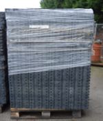 1x Pallet Plastic Flooring Panels 330 x 330mm - Approx 396.