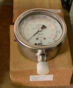 2x 480 bar Oxygen Pressure Gauges.