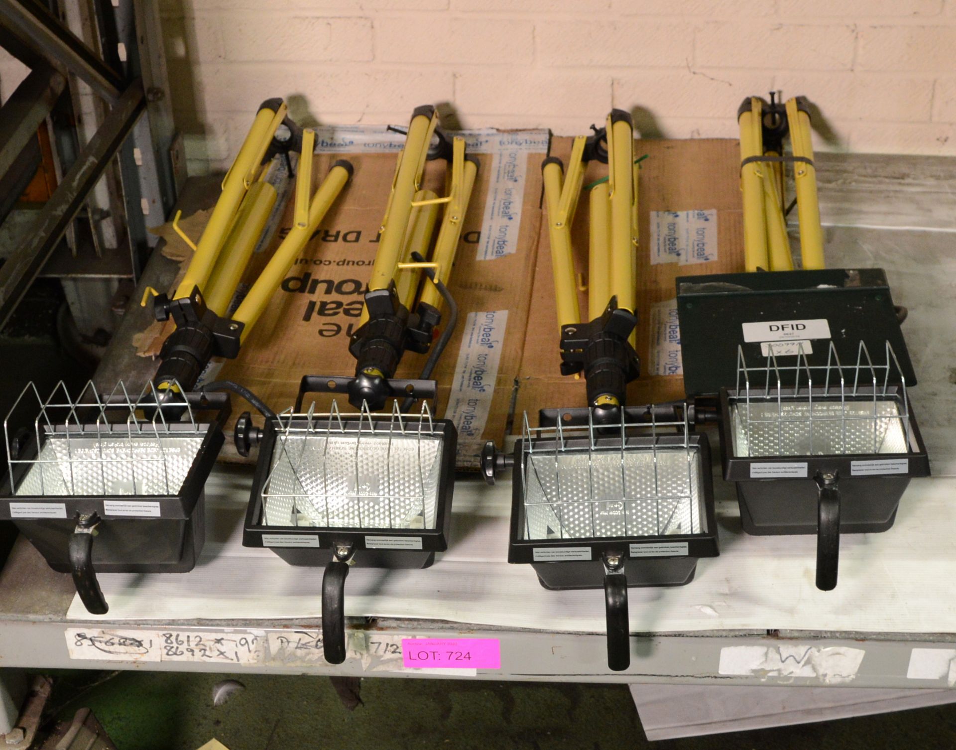 4x Halogen Work Lights with Tripods 240V.