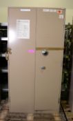 Double Door Cabinet With Spin Lock W920 x D450 x H1830mm.