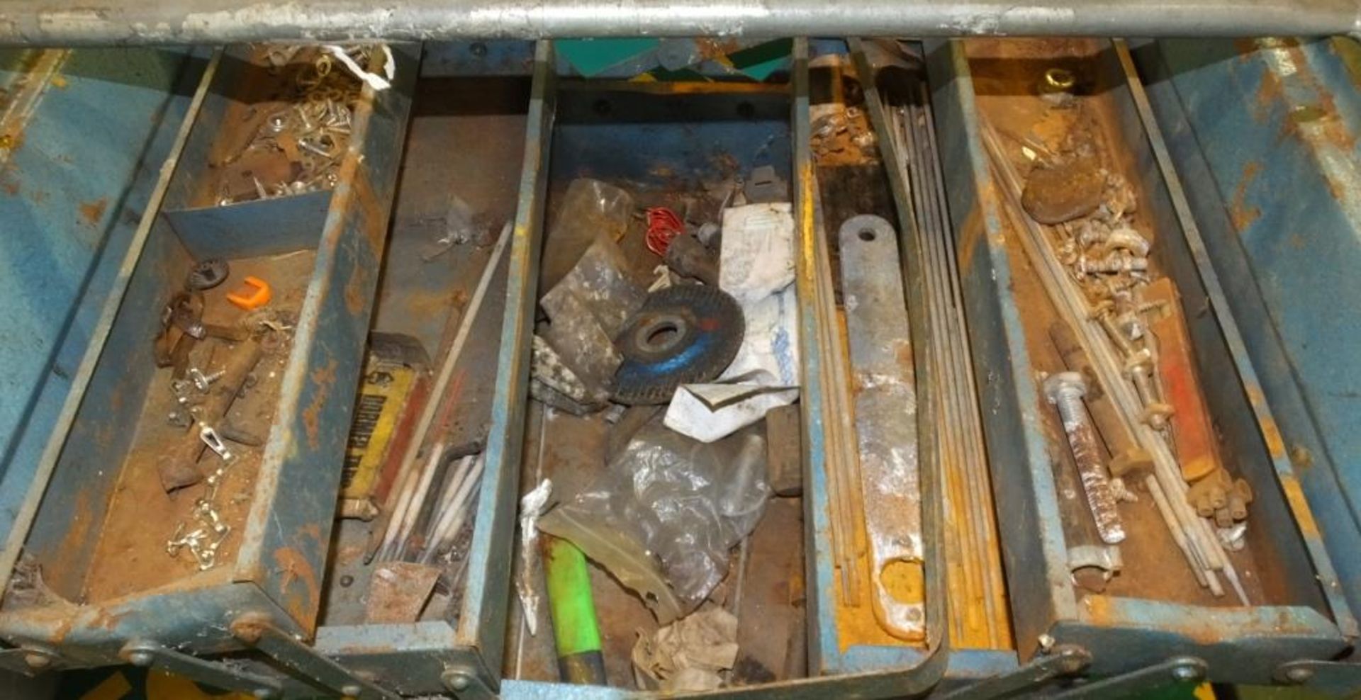 Various hand tools, metal tool box - Image 2 of 3