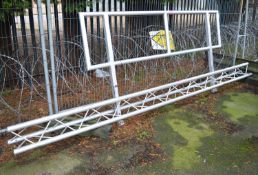 Aluminium Rail Section & 4m Opti Tri Light 250 Alloy Truss Section.