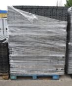 1x Pallet Plastic Flooring Panels 330 x 330mm - Approx 396.