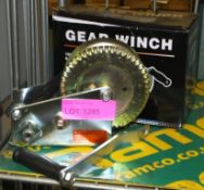 Gear Winch 2000lbs / 900kg.