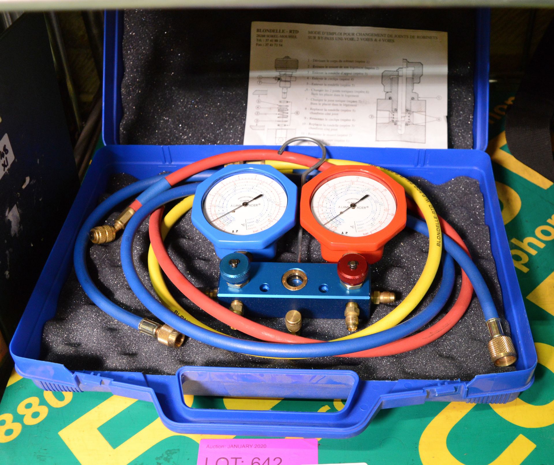 Double Gas Valve & Hoses in Carry Case.