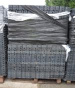 1x Pallet Plastic Flooring Panels 330 x 330mm - Approx 396.