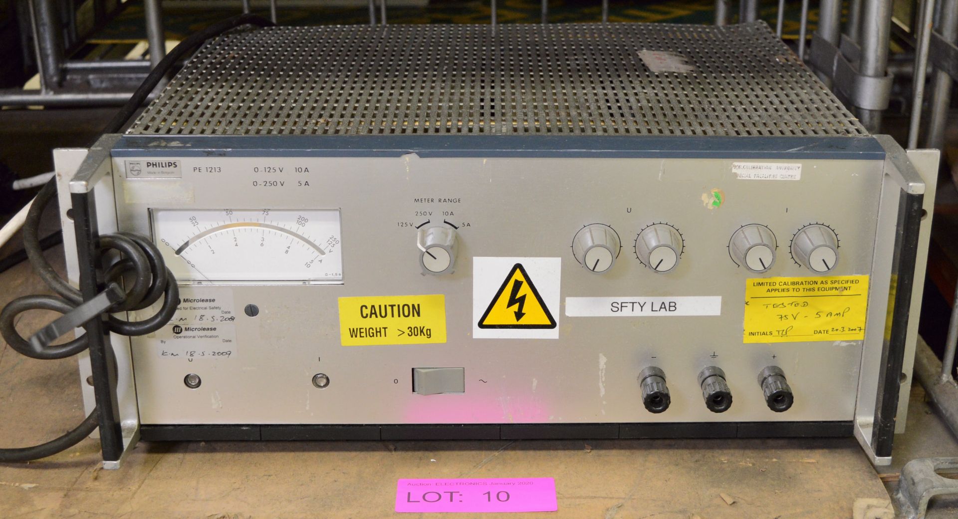 Philips PE 1213 0-250V 5A / 0-125V 10A Power Supply.