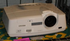 Mitsubishi XD600U Projector