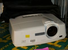 Mitsubishi XD600U Projector