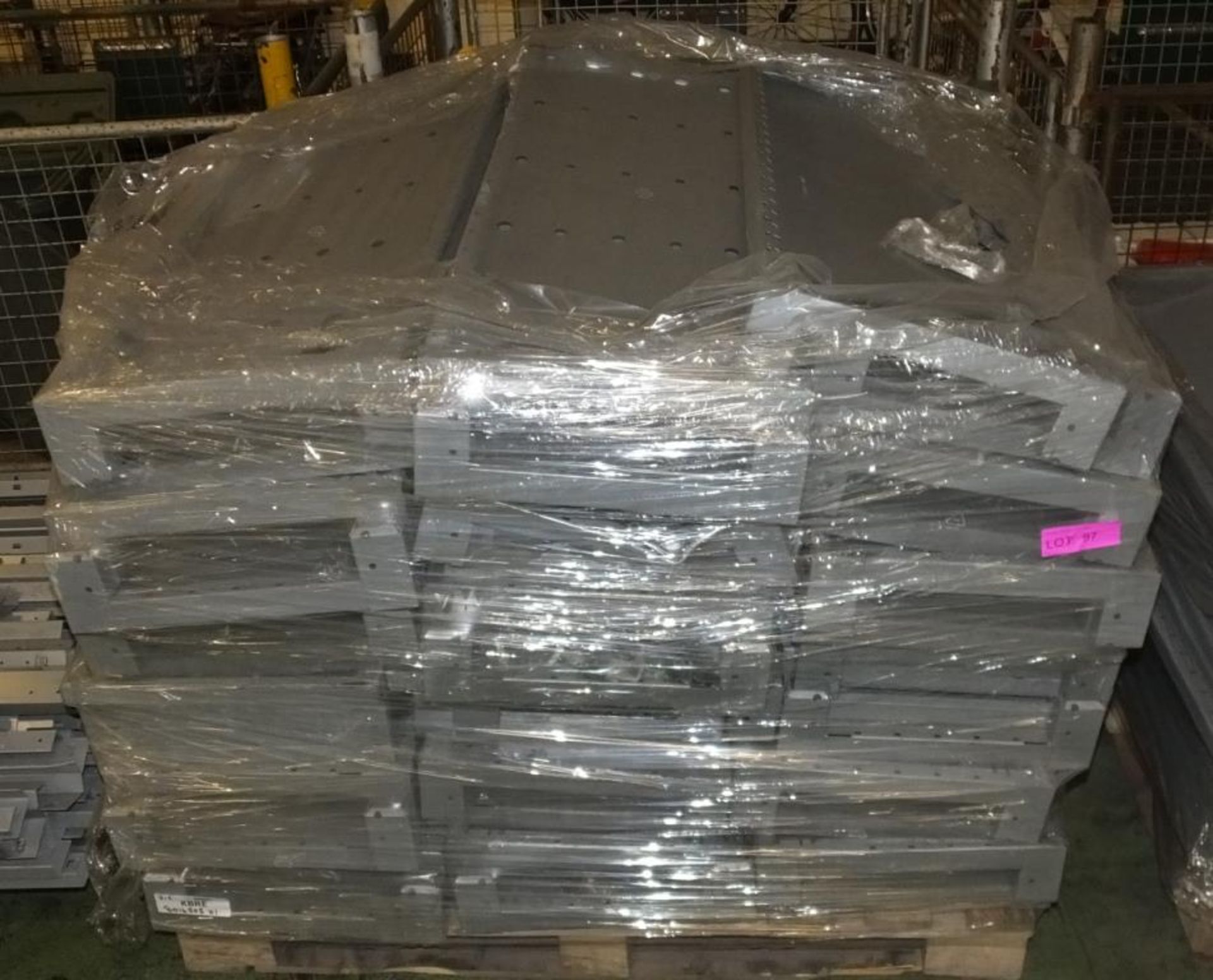 2 Pallets of shelves - 1000mm x 400mm - Image 3 of 3