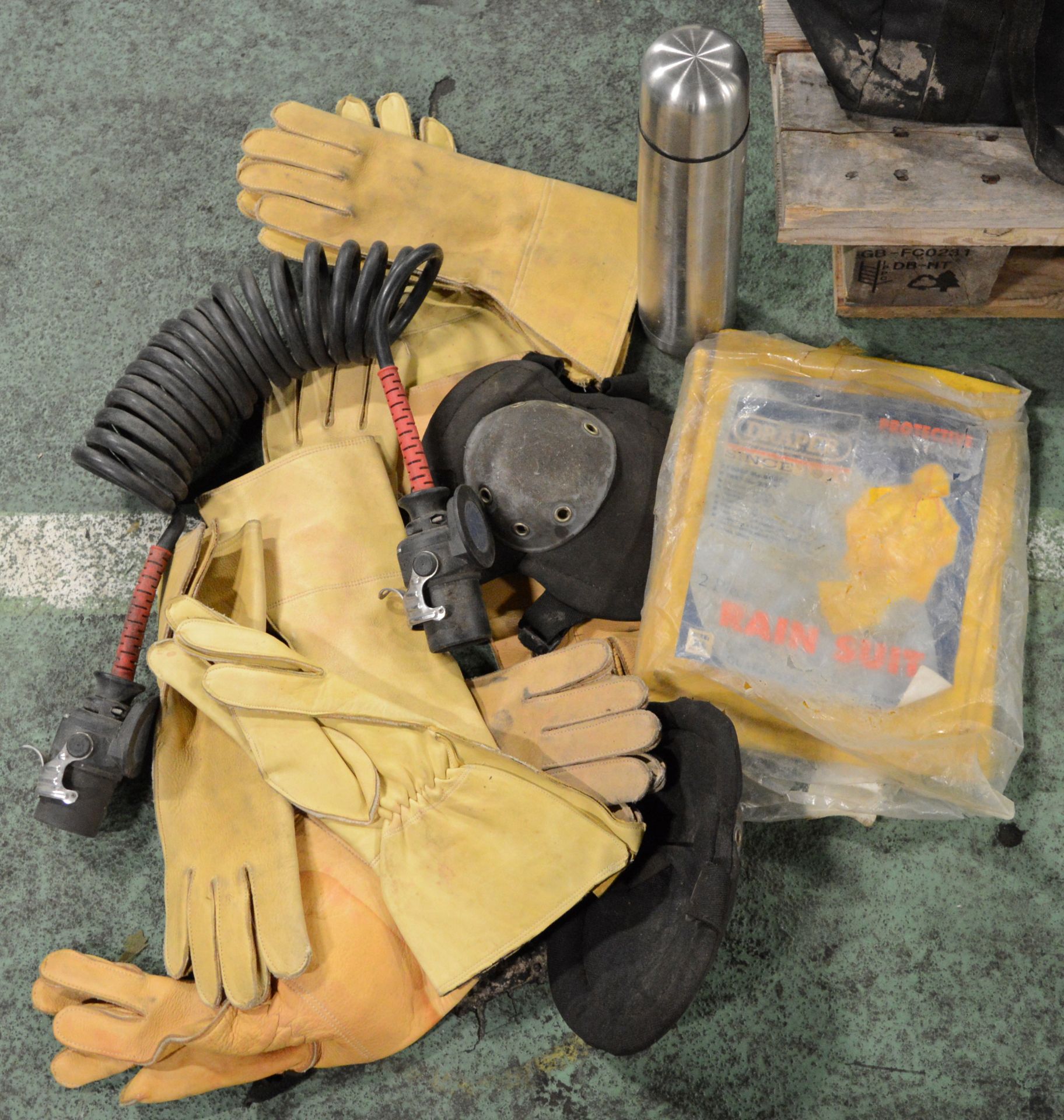 Job Lot inc Leather Gloves, SUZI NGU Connector, Draper Rain Suit, Vacuum Flask, Knee Prote - Image 2 of 2