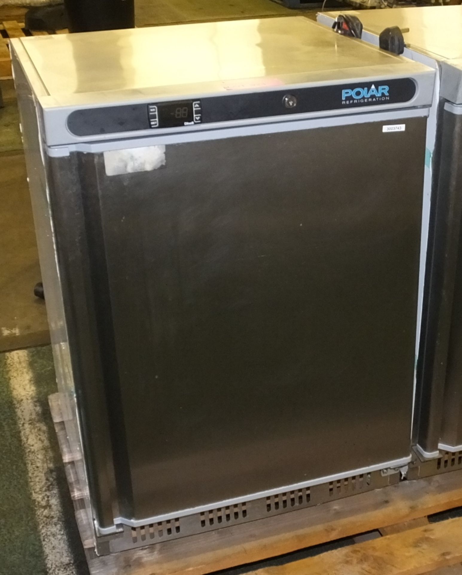 Polar CD80 Undercounter Refrigerator L600 x W600 x H860mm.