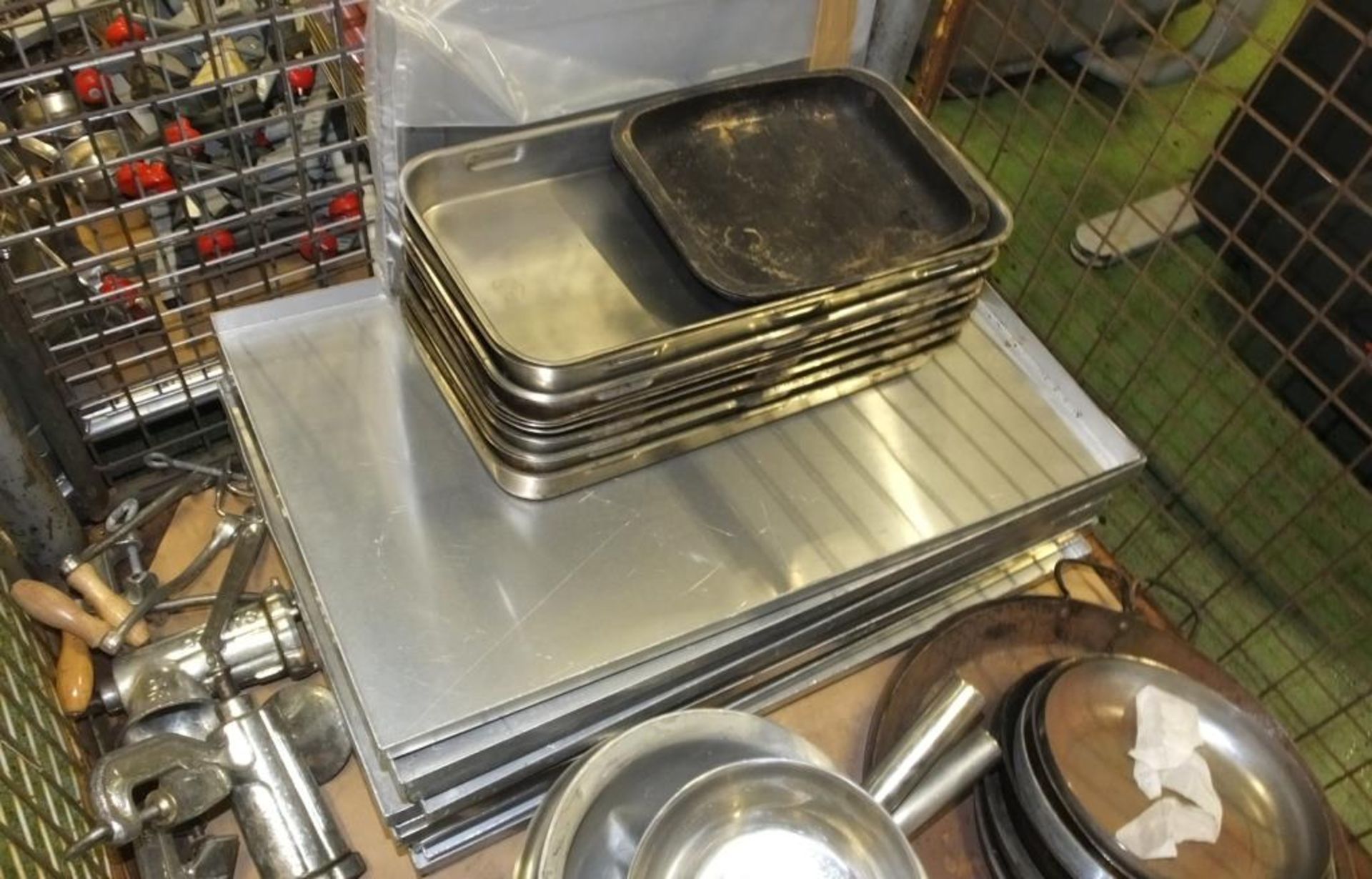 Catering Pans, Baking Trays, Frying Pans, Trays, Mincing Machines - Image 2 of 4