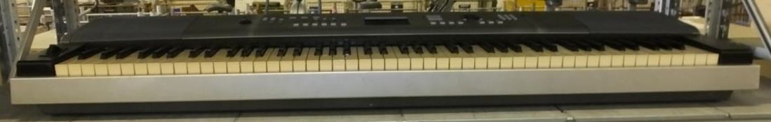 Yamaha DGX-520 Electric Keyboard