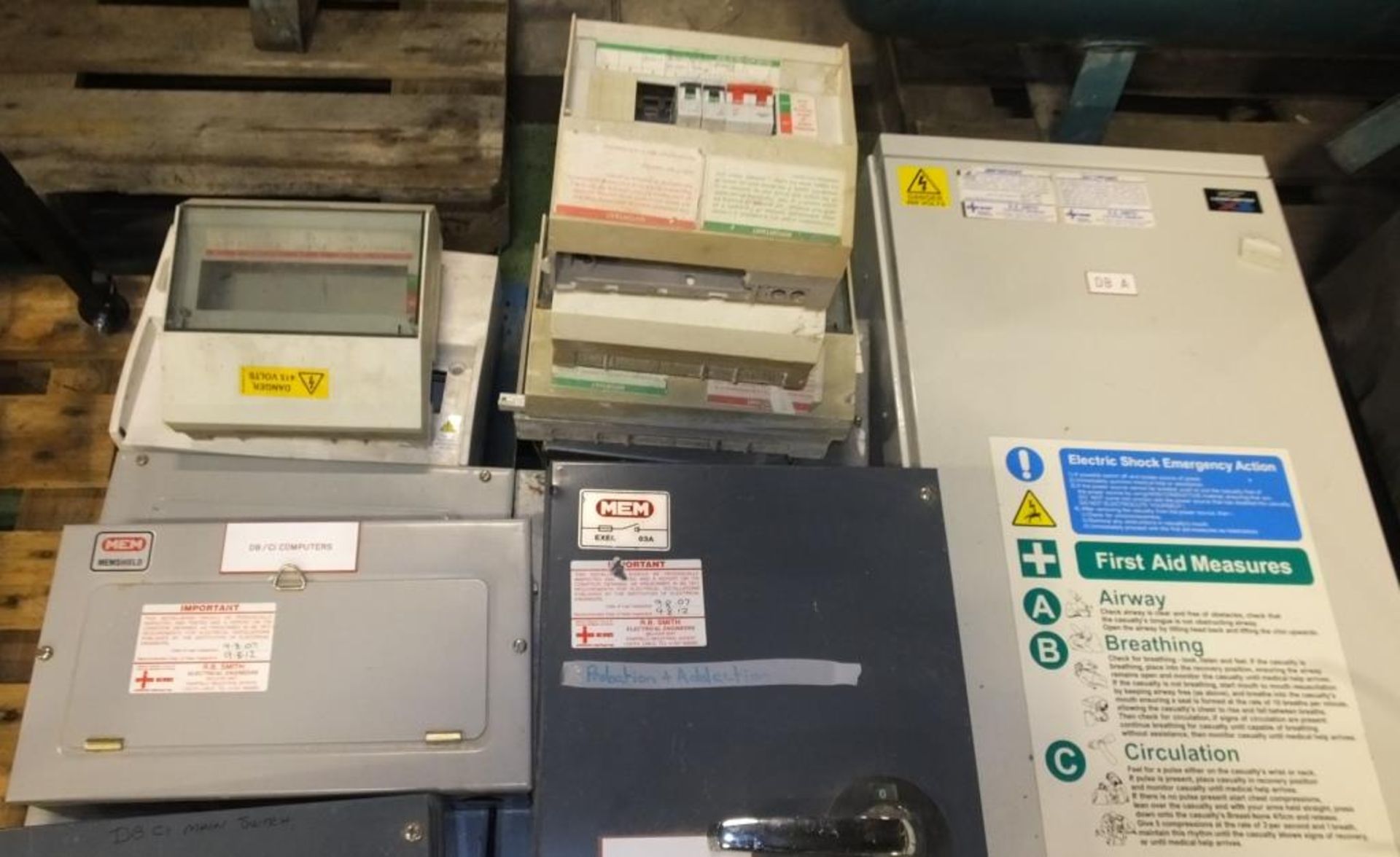 Isolators, Distribution Boards & Consumer Units. - Image 4 of 4