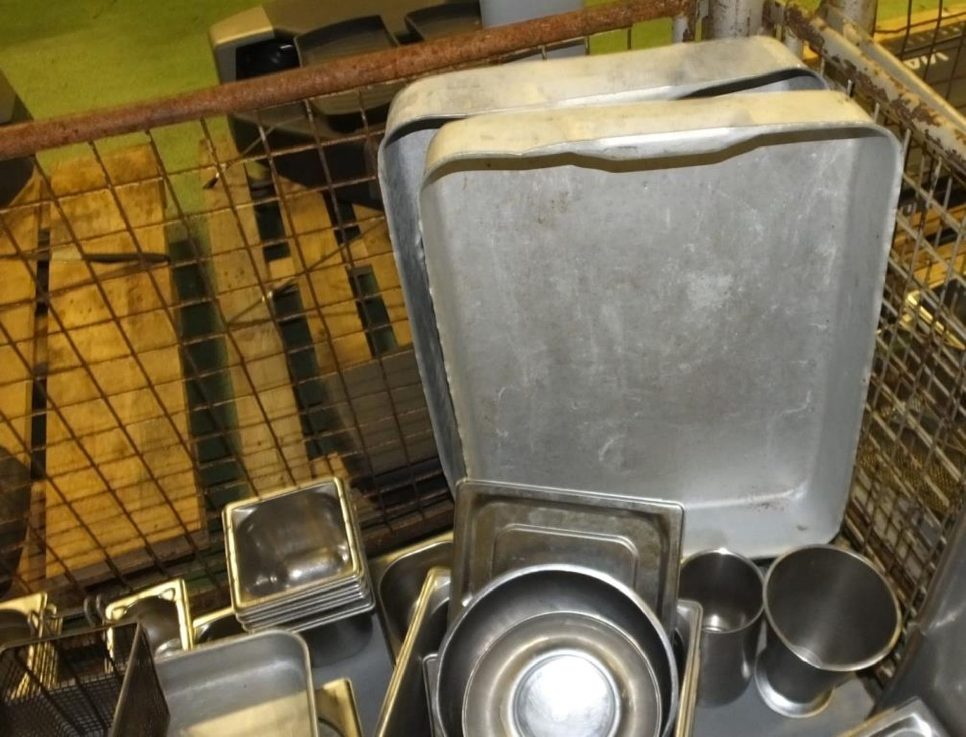 Gastonorm Pans, Fryer Baskers, Large catering trays - Image 3 of 4