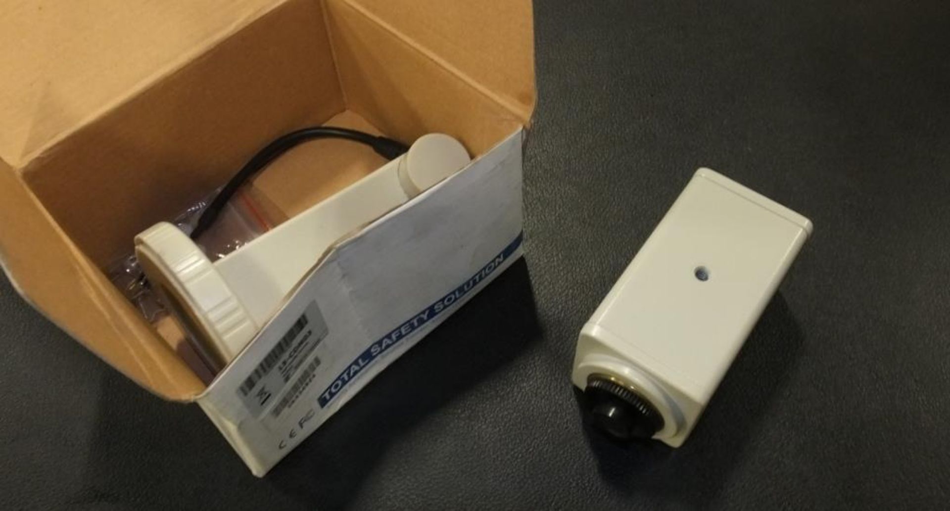 6x High Quality Dummy Cameras with Fixing Bracket - No power connection. - Image 2 of 3