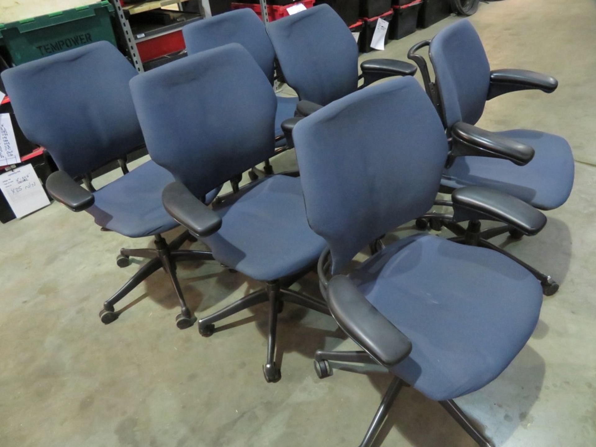 6 X BLUE UPHOLSTERED SWIVEL OFFICE ARMCHAIRS - Image 2 of 2