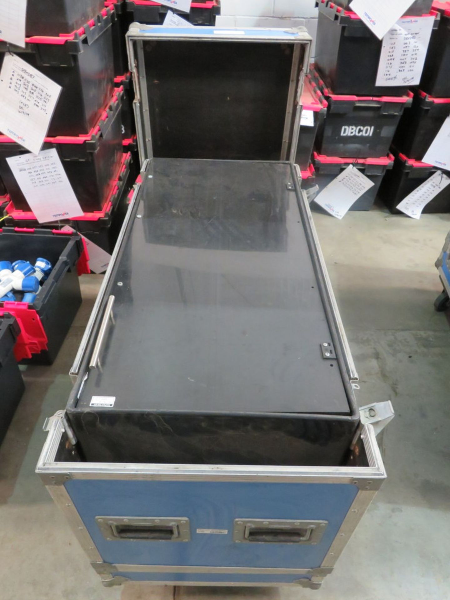 EVENT ELECTRICAL DISTRIBUTION MOBILE FLIGHT CASE - Image 4 of 7